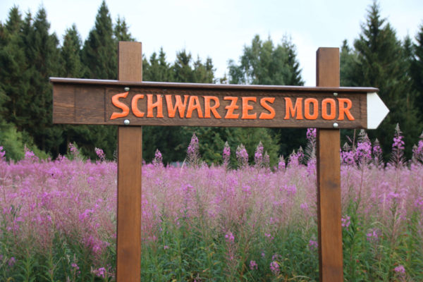 Wegweiser zum Schwarzen Moor