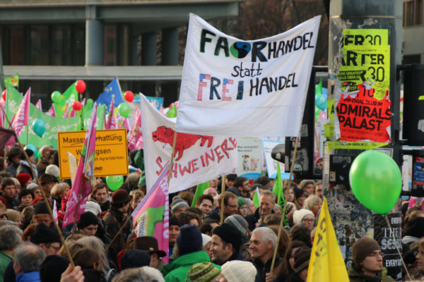 Wir haben es satt 2017 (Berlin): Plakat für faieren Welthandel